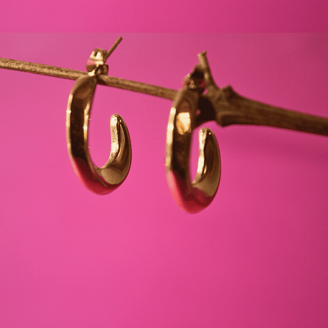 Pendientes LETRA C Liso Dorado